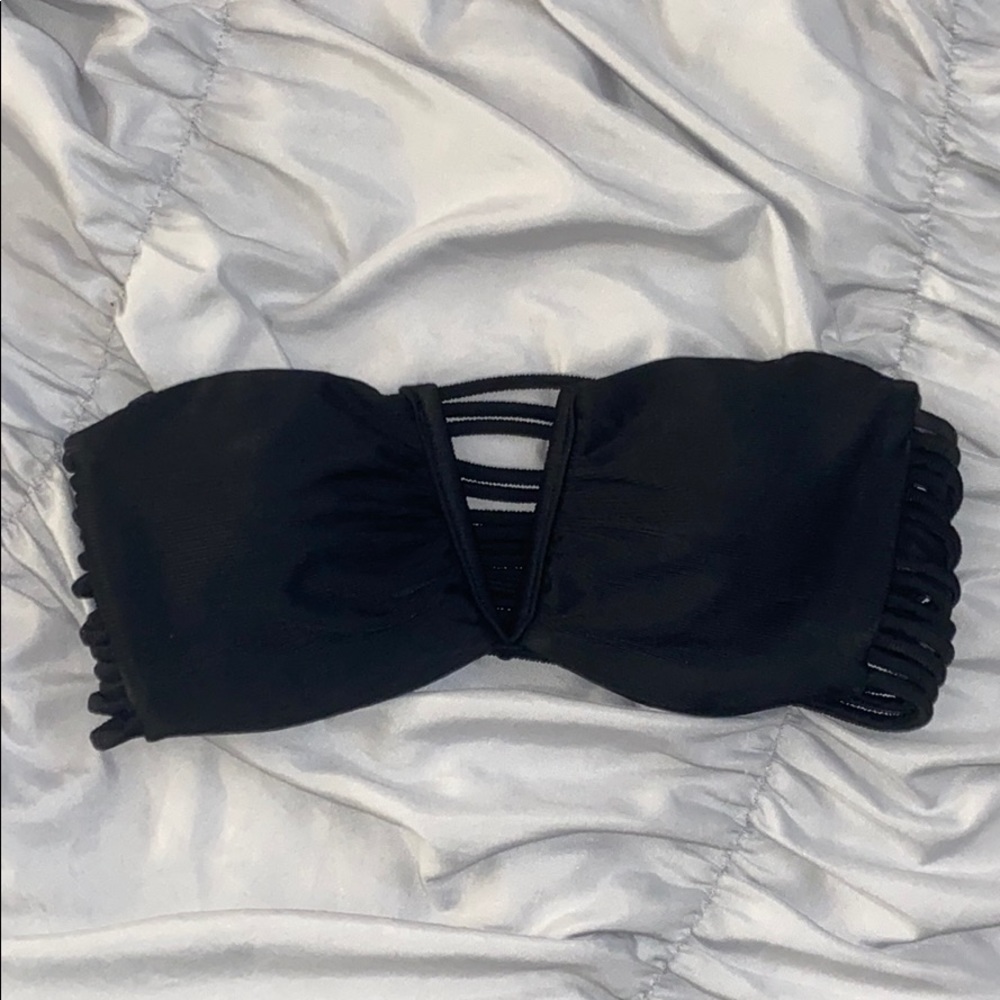 Black bikini top (strapless)